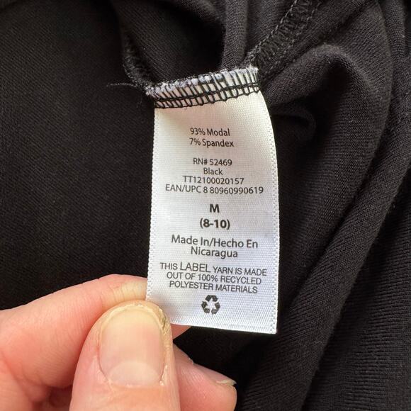 Time and Tru Black Curved Hem Tee Size M - Picture 6 of 7